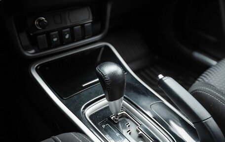 Mitsubishi Outlander III рестайлинг 3, 2017 год, 1 800 000 рублей, 15 фотография