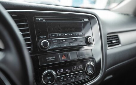 Mitsubishi Outlander III рестайлинг 3, 2017 год, 1 800 000 рублей, 13 фотография
