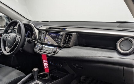 Toyota RAV4, 2017 год, 1 980 000 рублей, 13 фотография