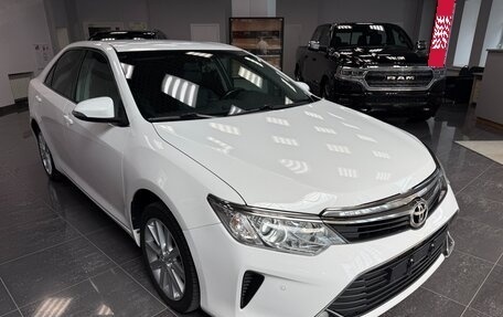 Toyota Camry, 2015 год, 1 890 000 рублей, 2 фотография