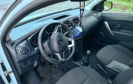 Renault Logan II, 2019 год, 700 000 рублей, 3 фотография