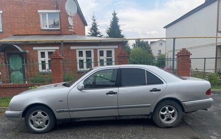Mercedes-Benz E-Класс, 1999 год, 280 000 рублей, 2 фотография