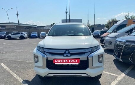 Mitsubishi L200 IV рестайлинг, 2022 год, 3 550 000 рублей, 6 фотография