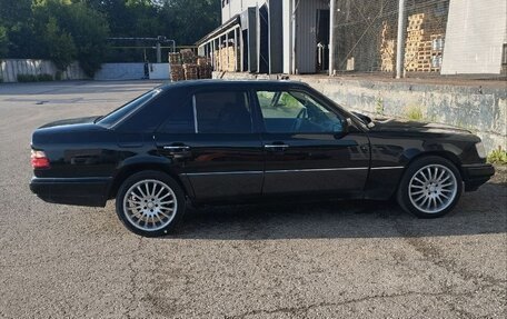 Mercedes-Benz E-Класс, 1995 год, 580 000 рублей, 4 фотография