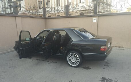 Mercedes-Benz E-Класс, 1995 год, 580 000 рублей, 13 фотография