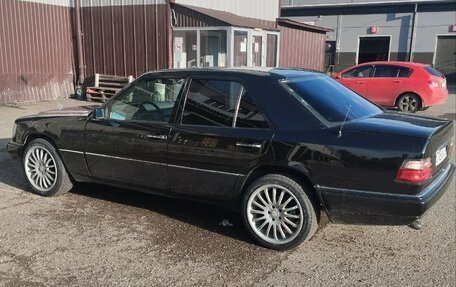 Mercedes-Benz E-Класс, 1995 год, 580 000 рублей, 3 фотография