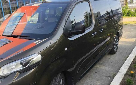 Peugeot Traveller I, 2018 год, 2 600 000 рублей, 3 фотография