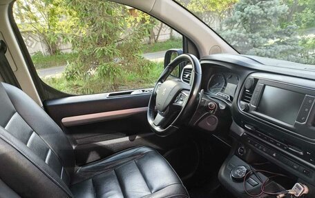 Peugeot Traveller I, 2018 год, 2 600 000 рублей, 8 фотография