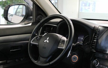 Mitsubishi Outlander III рестайлинг 3, 2013 год, 990 000 рублей, 20 фотография