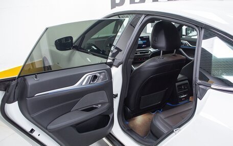 BMW i4, 2022 год, 5 990 000 рублей, 9 фотография
