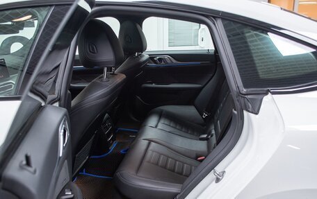 BMW i4, 2022 год, 5 990 000 рублей, 11 фотография