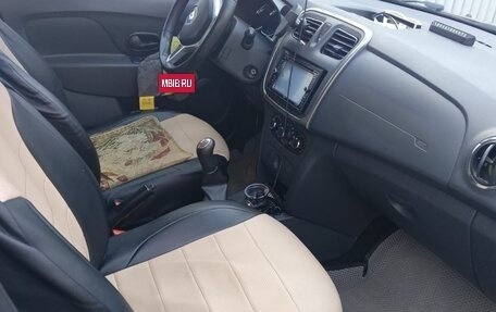 Renault Logan II, 2018 год, 850 000 рублей, 4 фотография