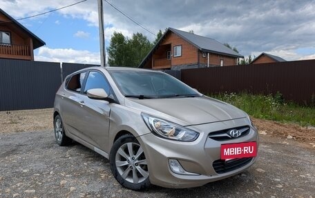 Hyundai Solaris II рестайлинг, 2011 год, 650 000 рублей, 3 фотография
