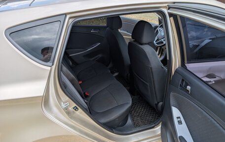 Hyundai Solaris II рестайлинг, 2011 год, 650 000 рублей, 18 фотография