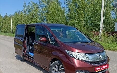 Honda Stepwgn IV, 2017 год, 2 300 000 рублей, 1 фотография