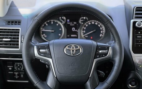 Toyota Land Cruiser Prado 150 рестайлинг 2, 2018 год, 4 290 000 рублей, 13 фотография
