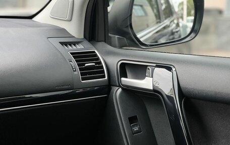 Toyota Land Cruiser Prado 150 рестайлинг 2, 2018 год, 4 290 000 рублей, 29 фотография