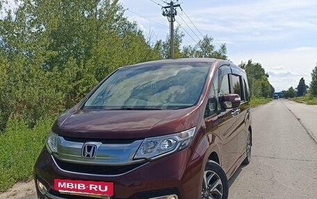 Honda Stepwgn IV, 2017 год, 2 300 000 рублей, 2 фотография