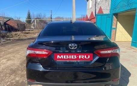 Toyota Camry, 2019 год, 3 070 000 рублей, 4 фотография