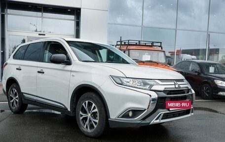Mitsubishi Outlander III рестайлинг 3, 2019 год, 1 650 000 рублей, 3 фотография