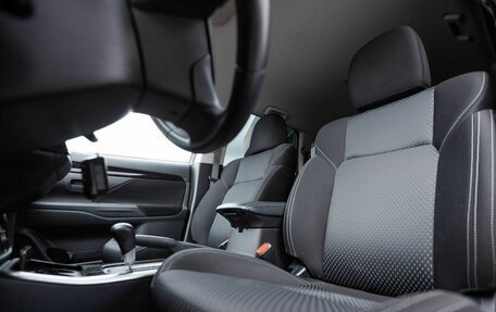 Mitsubishi Outlander III рестайлинг 3, 2019 год, 1 650 000 рублей, 10 фотография