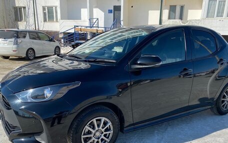 Toyota Yaris, 2022 год, 1 070 000 рублей, 2 фотография