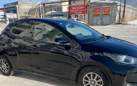 Toyota Yaris, 2022 год, 1 070 000 рублей, 4 фотография