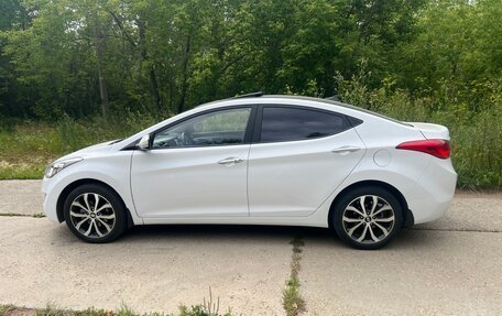 Hyundai Avante, 2013 год, 1 370 000 рублей, 2 фотография