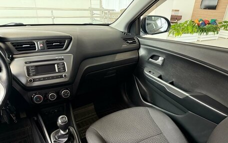 KIA Rio III рестайлинг, 2016 год, 999 000 рублей, 19 фотография