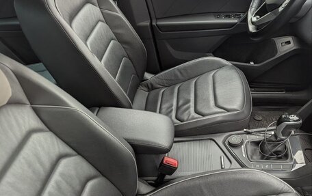 Volkswagen Tiguan II, 2020 год, 3 225 000 рублей, 6 фотография