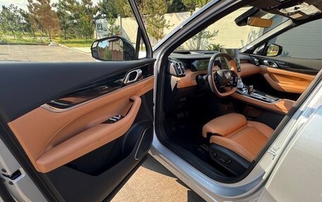 Geely Atlas, 2025 год, 2 500 000 рублей, 8 фотография