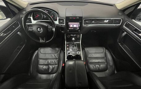 Volkswagen Touareg III, 2011 год, 2 080 000 рублей, 10 фотография