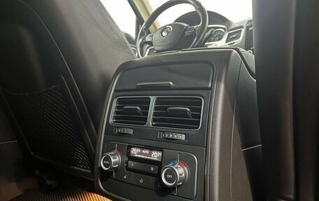 Volkswagen Touareg III, 2011 год, 2 080 000 рублей, 21 фотография