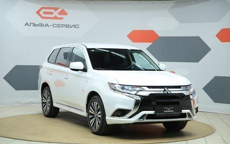 Mitsubishi Outlander III рестайлинг 3, 2022 год, 2 450 000 рублей, 3 фотография