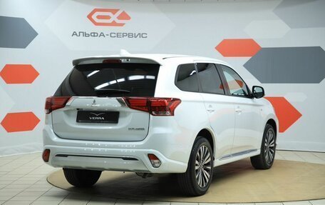 Mitsubishi Outlander III рестайлинг 3, 2022 год, 2 450 000 рублей, 5 фотография