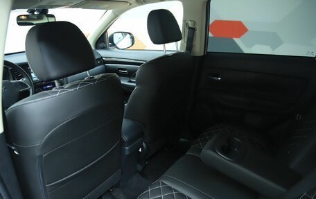 Mitsubishi Outlander III рестайлинг 3, 2022 год, 2 450 000 рублей, 11 фотография