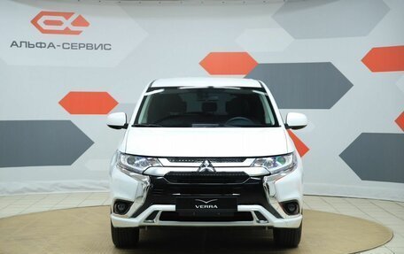 Mitsubishi Outlander III рестайлинг 3, 2022 год, 2 450 000 рублей, 2 фотография