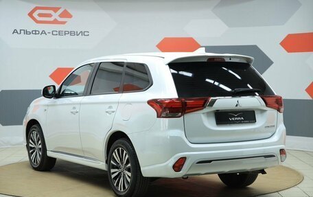 Mitsubishi Outlander III рестайлинг 3, 2022 год, 2 450 000 рублей, 7 фотография