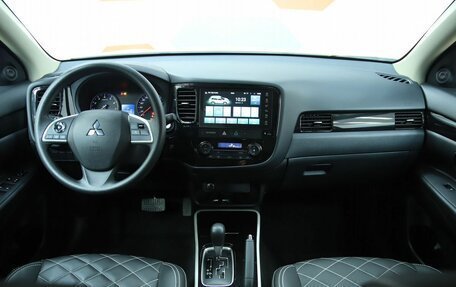 Mitsubishi Outlander III рестайлинг 3, 2022 год, 2 450 000 рублей, 12 фотография