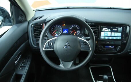 Mitsubishi Outlander III рестайлинг 3, 2022 год, 2 450 000 рублей, 13 фотография