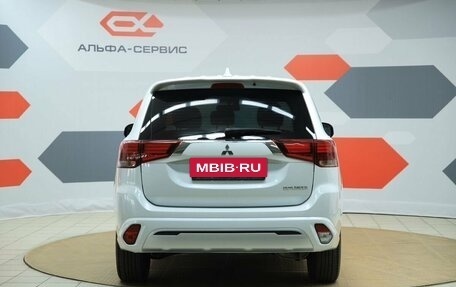 Mitsubishi Outlander III рестайлинг 3, 2022 год, 2 450 000 рублей, 6 фотография