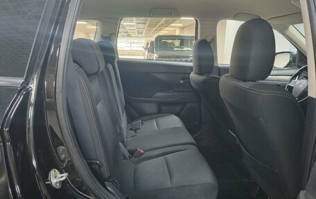 Mitsubishi Outlander III рестайлинг 3, 2015 год, 1 550 000 рублей, 10 фотография