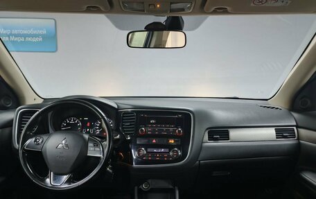 Mitsubishi Outlander III рестайлинг 3, 2015 год, 1 550 000 рублей, 12 фотография