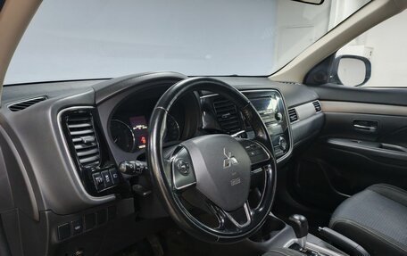 Mitsubishi Outlander III рестайлинг 3, 2015 год, 1 550 000 рублей, 15 фотография