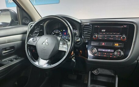 Mitsubishi Outlander III рестайлинг 3, 2015 год, 1 550 000 рублей, 13 фотография