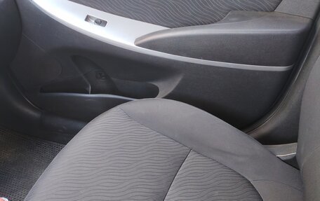 Hyundai Solaris II рестайлинг, 2011 год, 780 000 рублей, 19 фотография