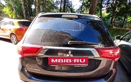 Mitsubishi Outlander III рестайлинг 3, 2020 год, 2 200 000 рублей, 4 фотография
