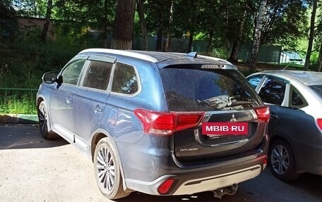Mitsubishi Outlander III рестайлинг 3, 2020 год, 2 200 000 рублей, 2 фотография