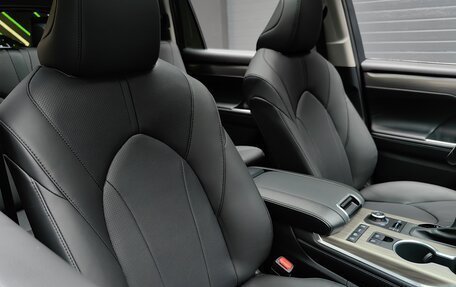 Toyota Highlander, 2025 год, 5 195 000 рублей, 24 фотография