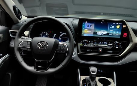 Toyota Highlander, 2025 год, 5 195 000 рублей, 29 фотография
